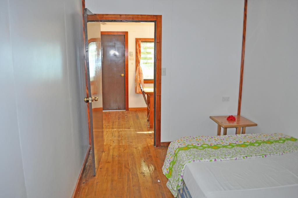 Ratu Kini Backpackers And Dive Resort Mana Island Pokoj fotografie