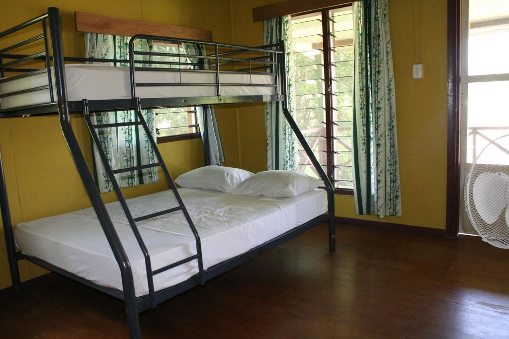 Ratu Kini Backpackers And Dive Resort Mana Island Exteriér fotografie