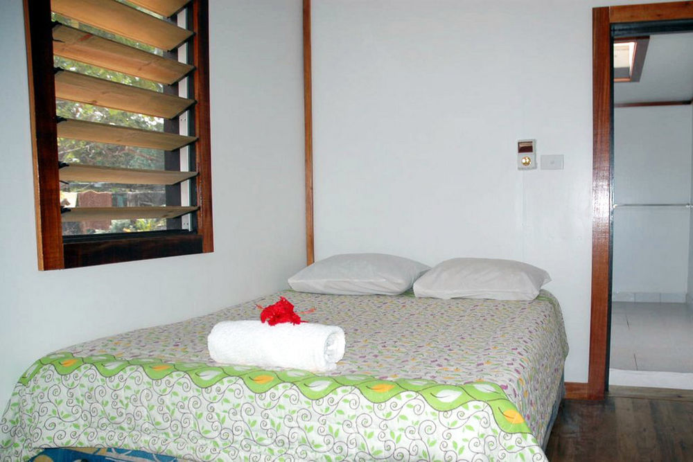 Ratu Kini Backpackers And Dive Resort Mana Island Exteriér fotografie