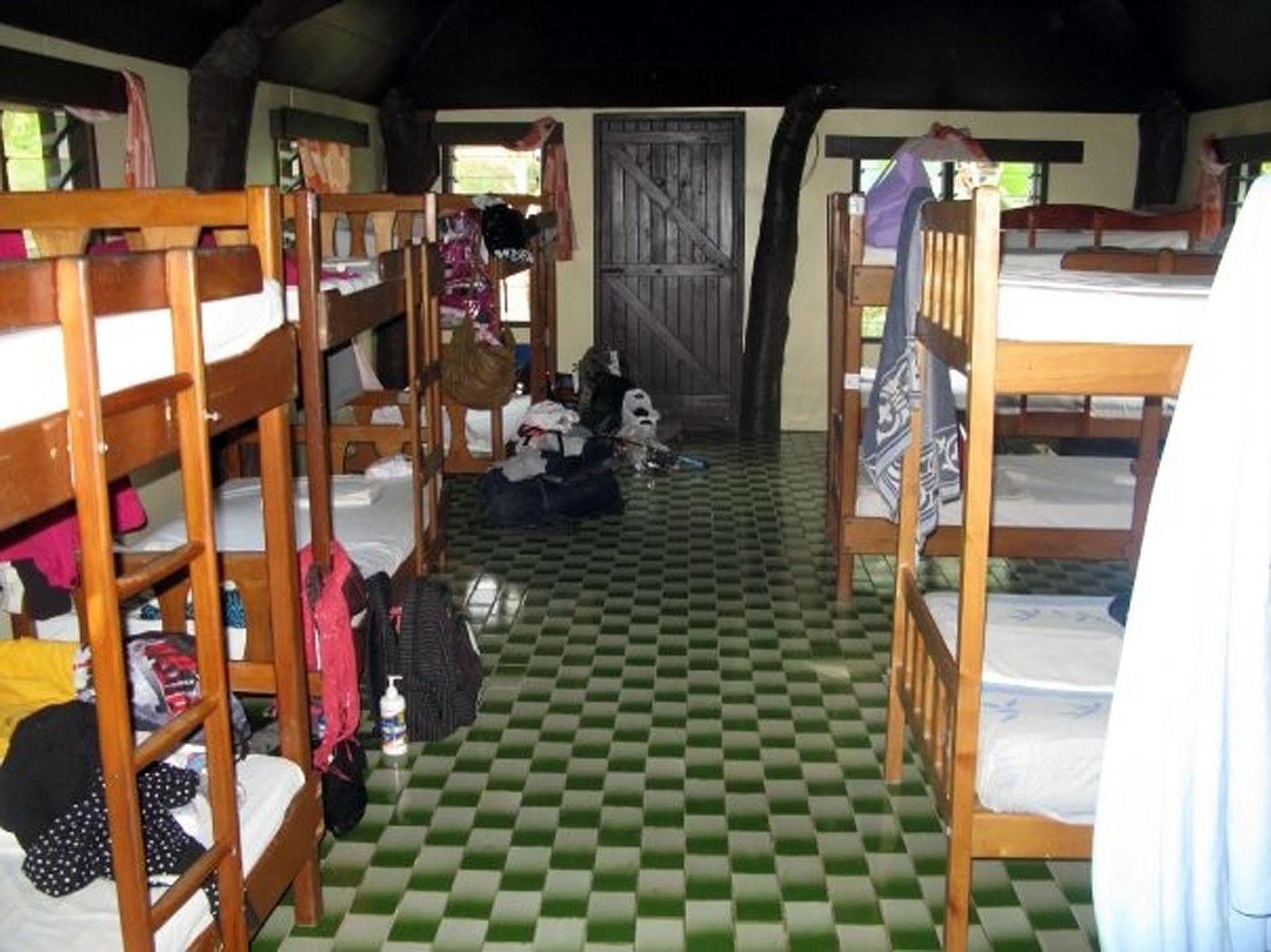 Ratu Kini Backpackers And Dive Resort Mana Island Exteriér fotografie