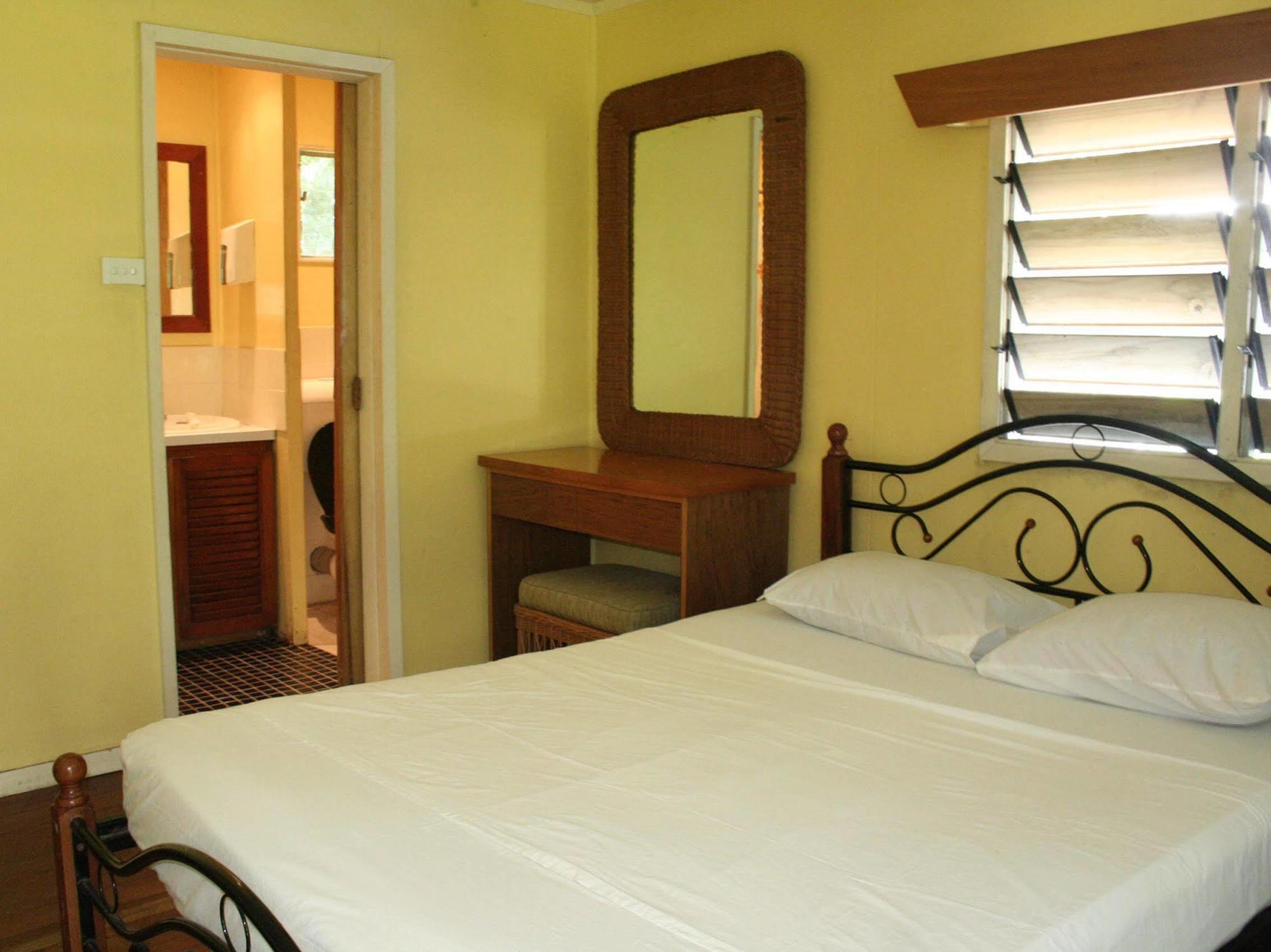 Ratu Kini Backpackers And Dive Resort Mana Island Exteriér fotografie